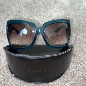 Gucci sunglasses 🕶